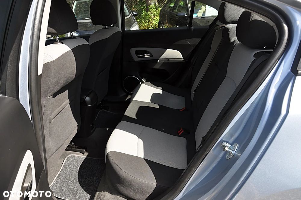 Chevrolet Cruze 1.6 LS+ - 27