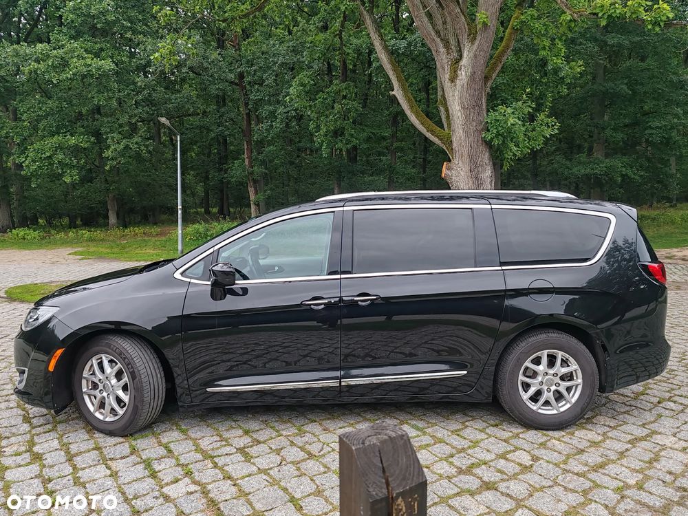 Chrysler Pacifica - 6