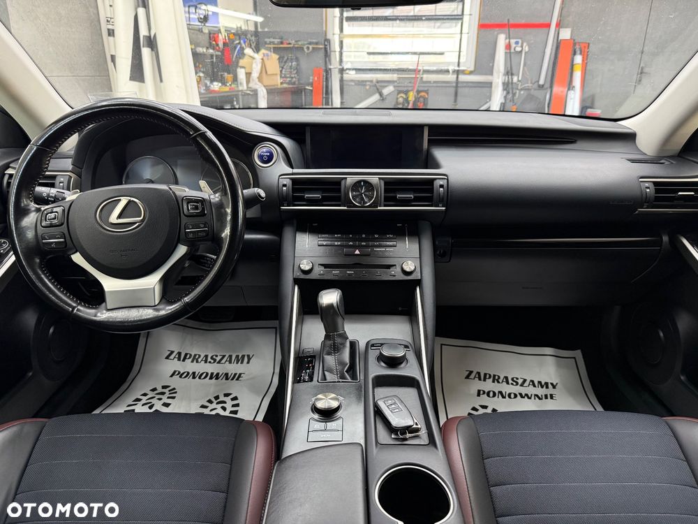Lexus IS 300h Elegance EU6 - 14