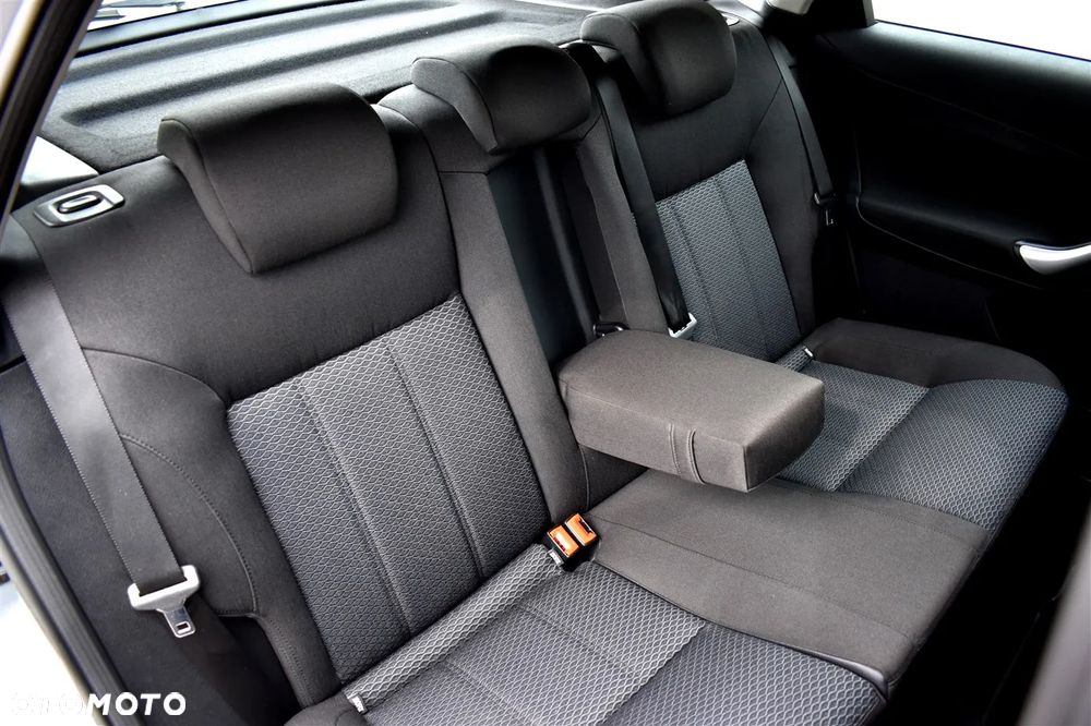 Ford Mondeo 2.0 Ghia X100 / X - 25