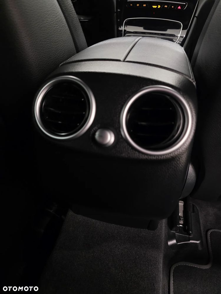 Mercedes-Benz GLC 220 d 4Matic 9G-TRONIC AMG Line Plus - 24