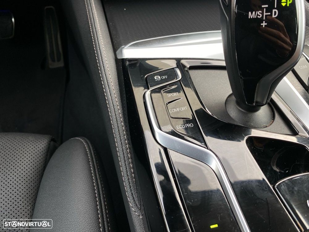 BMW 520 d Pack Desportivo M Auto - 13
