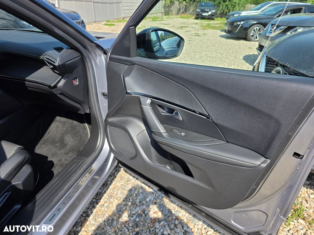 Peugeot 2008 PureTech 130 EAT8 GT - 14