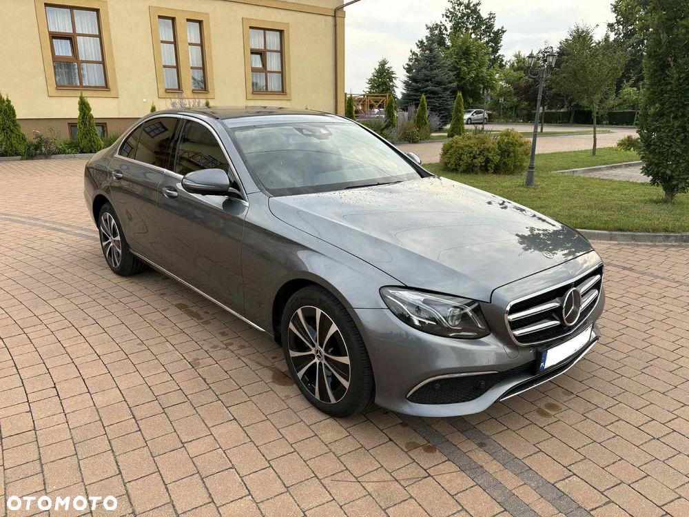 Mercedes-Benz Klasa E 220 d 4Matic 9G-TRONIC Exclusive - 4