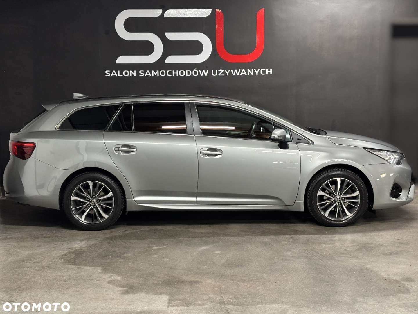 Toyota Avensis 1.8 Premium - 12