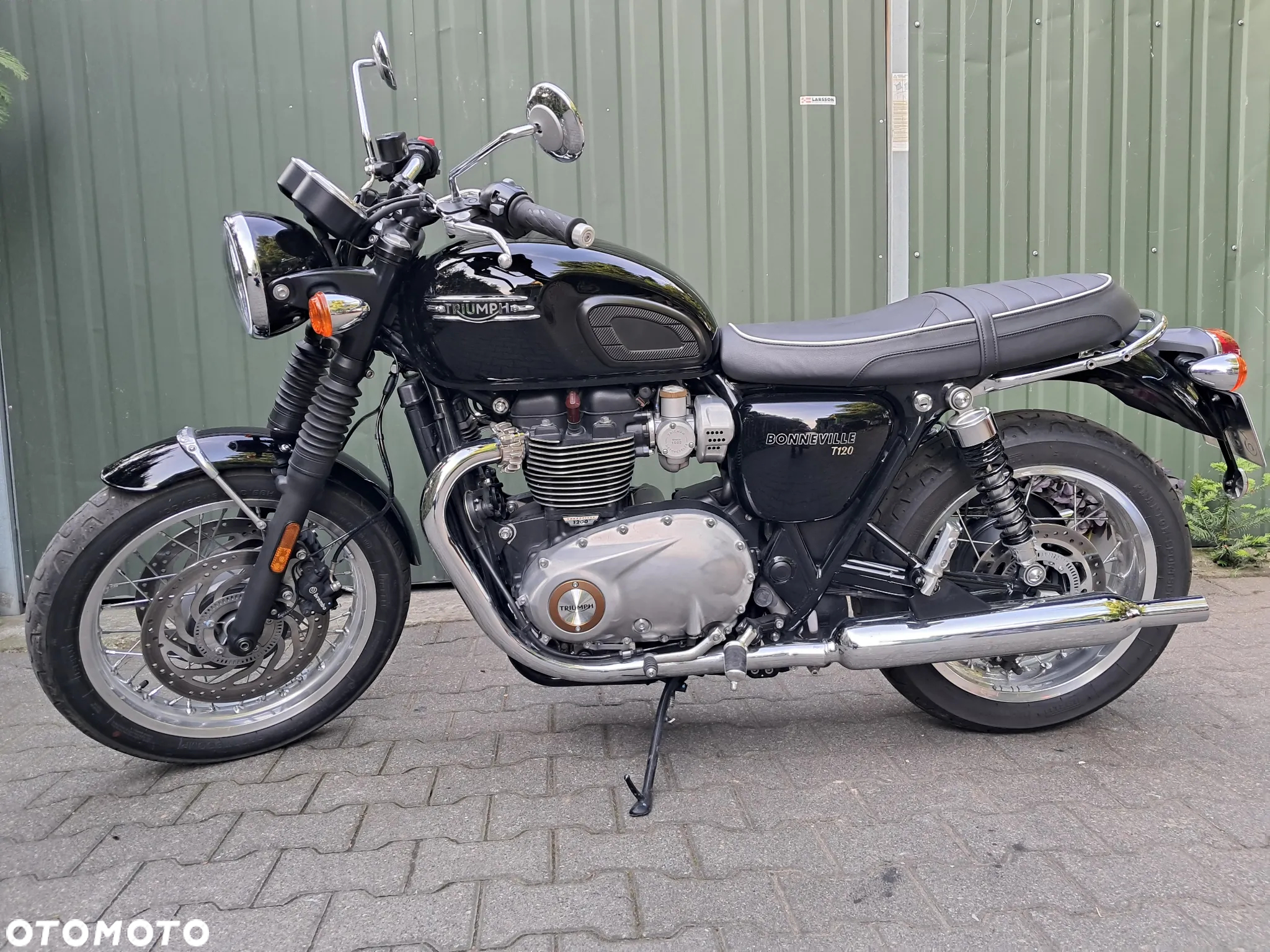 Triumph Bonneville - 3