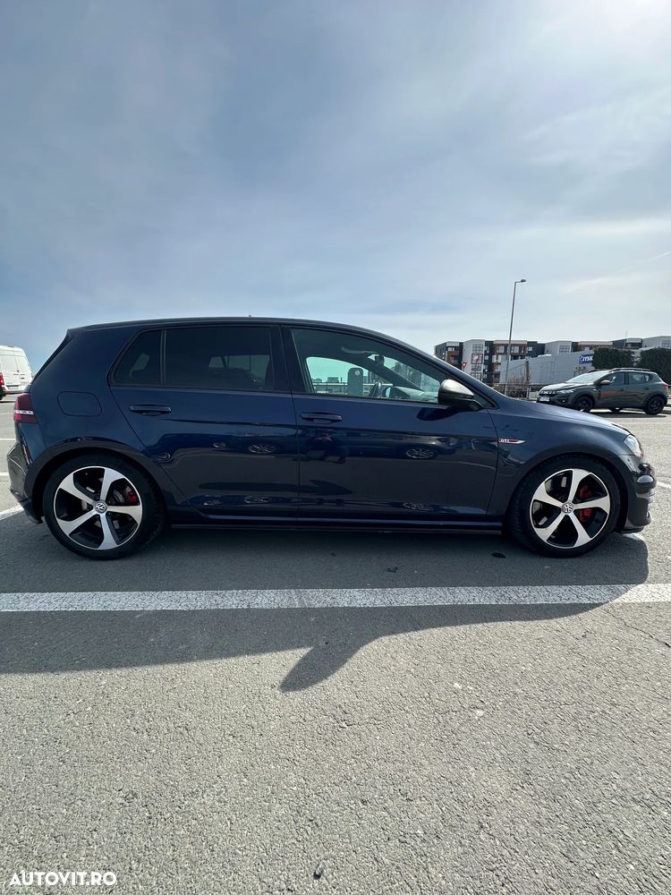 Volkswagen Golf - 10