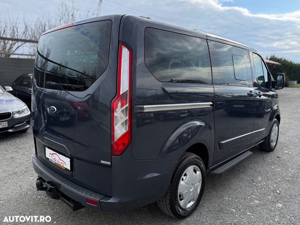Ford Tourneo Custom - 26