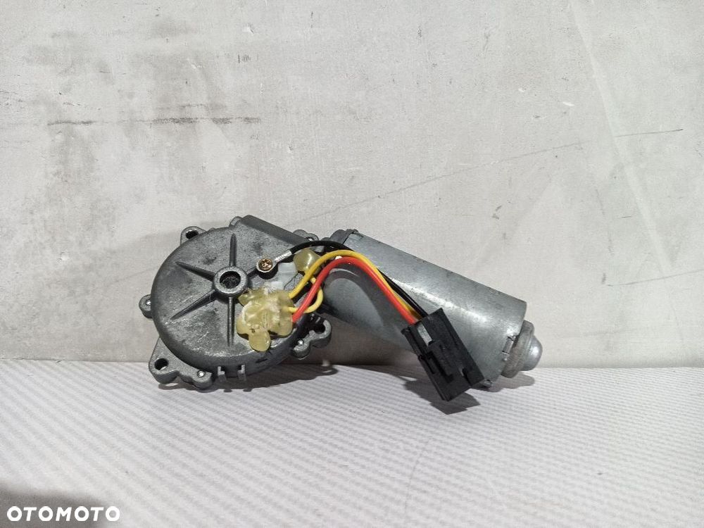 SILNIK WYCIERACZKI TYŁ TYLNY VOLVO 850 KOMBI SILNIK WYCIERACZKI TYŁ TYLNY VOLVO 850 KOMBI