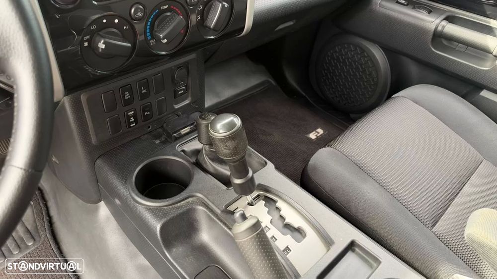 Toyota FJ Cruiser - 9