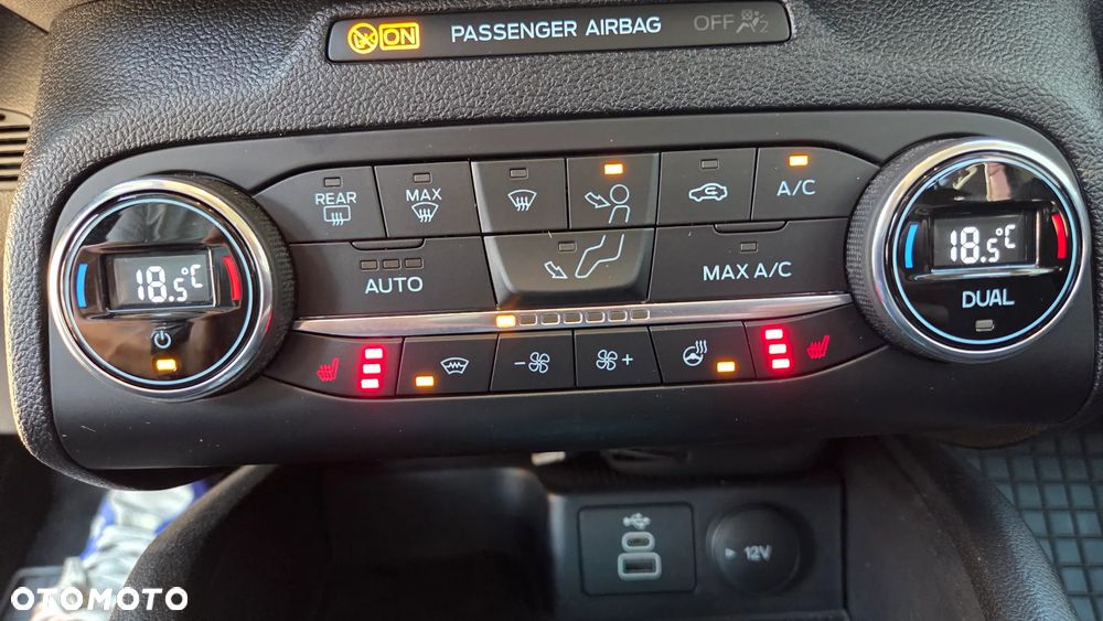 Ford Focus Turnier 1.5 EcoBlue Start-Stopp-System TITANIUM STYLE - 23