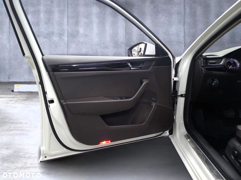 Skoda Superb 2.0 TDI 4x4 L&K DSG - 22