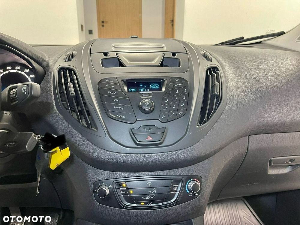 Ford Transit Courier - 21