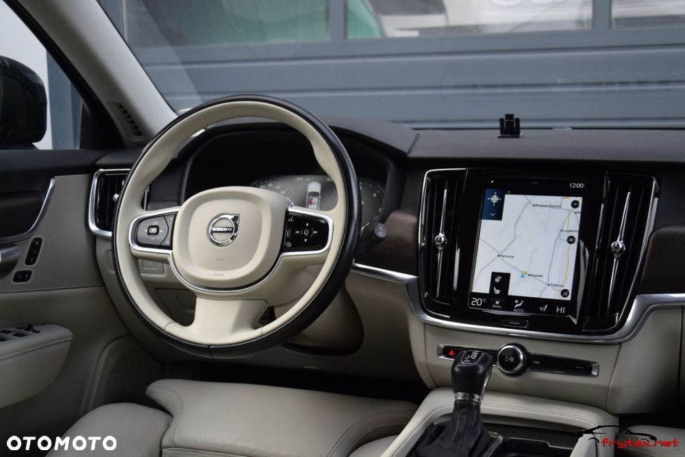 Volvo V90 Cross Country - 23