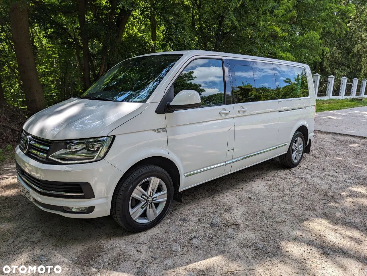 Volkswagen Caravelle - 1