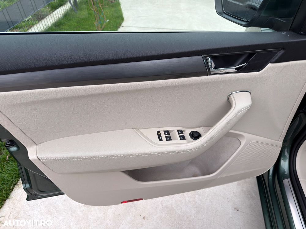 Skoda Superb 2.0 TDI DSG Premium Edition - 17