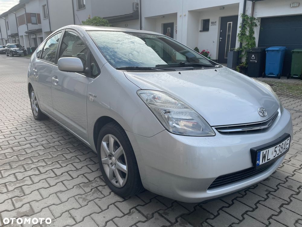 Toyota Prius (Hybrid) Sol - 27