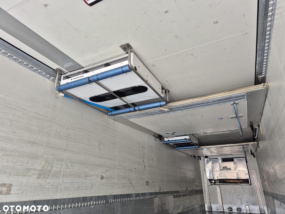 Schmitz Cargobull SKO 24 / THERMO KING / PODNOSZONA OŚ / SKRĘTNA OŚ / PRZEGRODA - 12