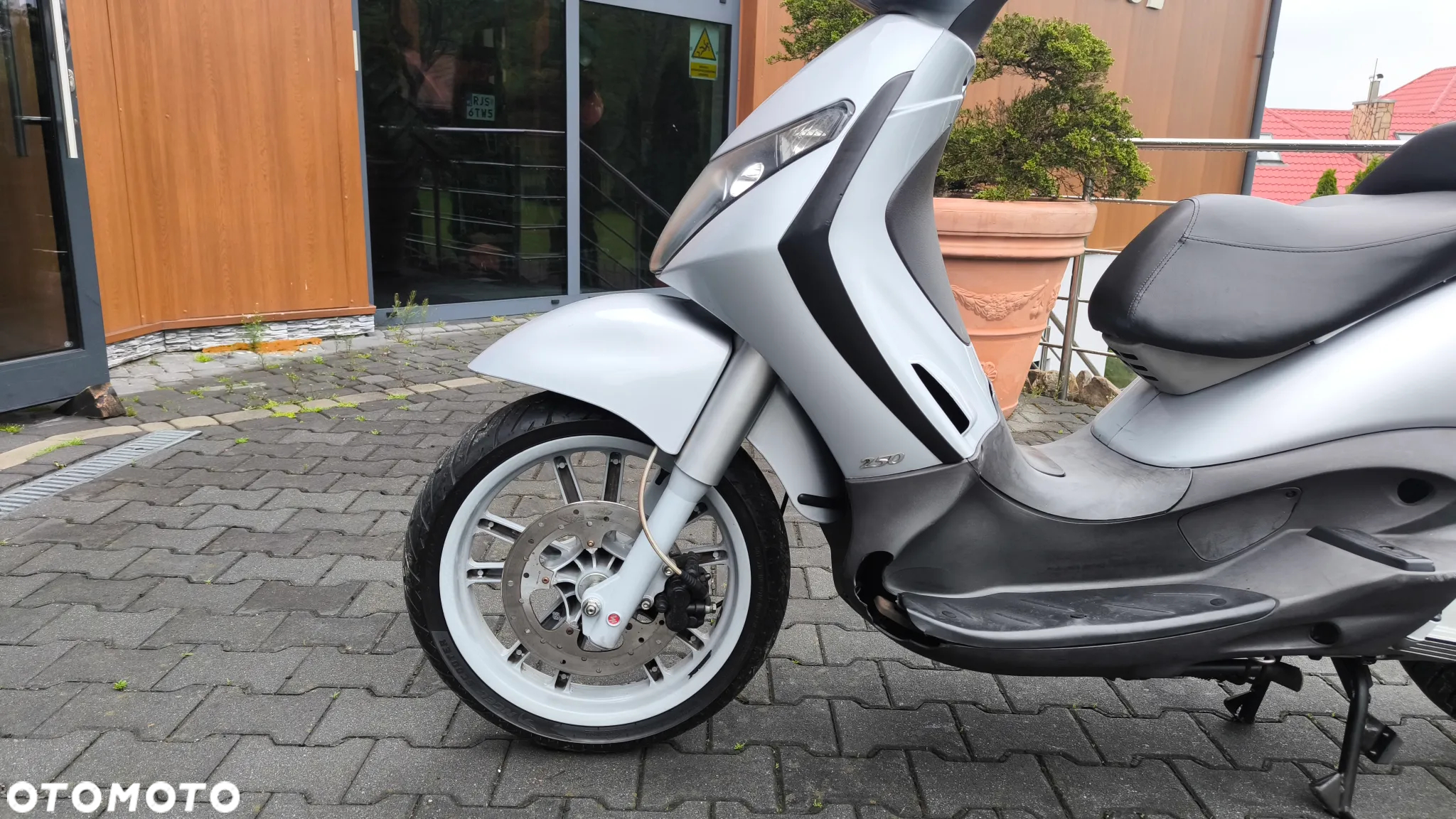 Piaggio Beverly - 14