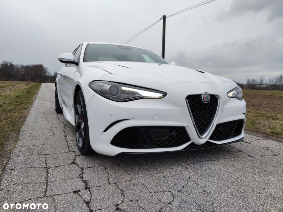 Alfa Romeo Giulia 2.9 V6 Bi-Turbo AT8 Quadrifoglio - 9