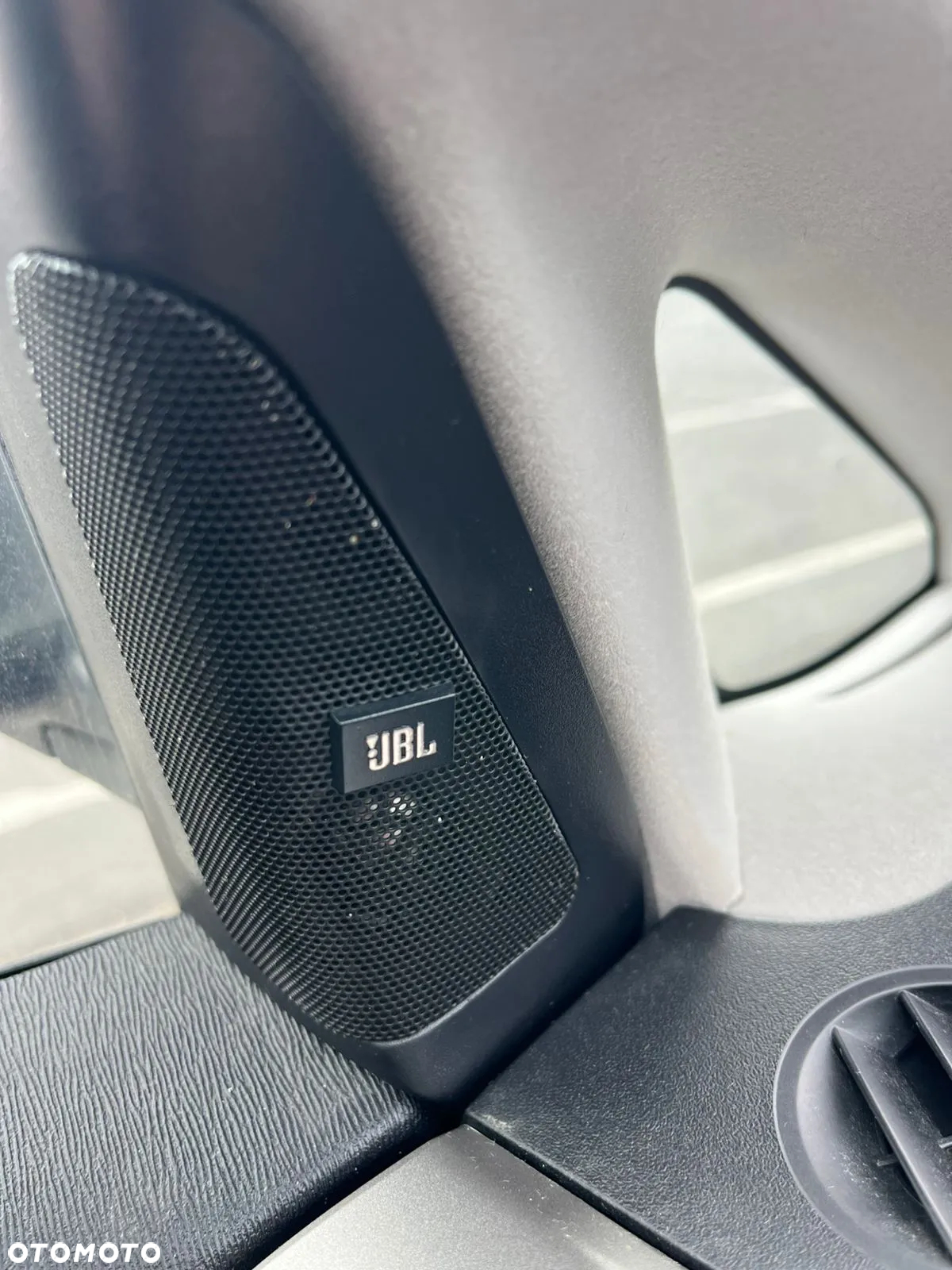 Toyota Prius (Hybrid) - 13