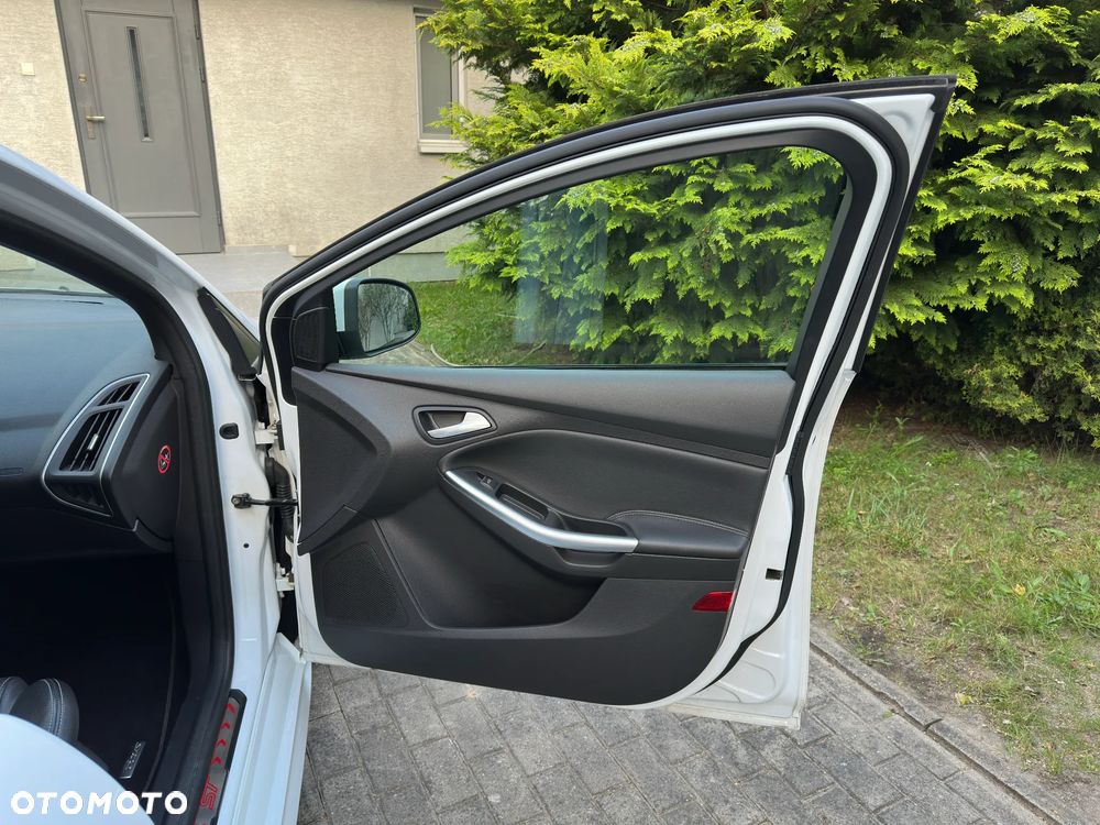 Ford Focus 2.0 EcoBoost ST - 15