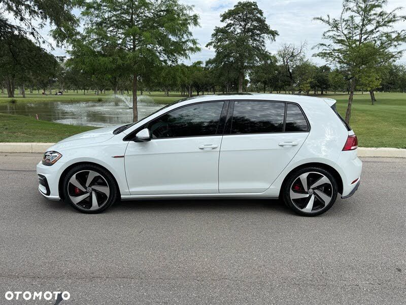 Volkswagen Golf - 2