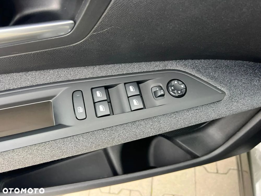 Peugeot 3008 1.5 BlueHDi Active Pack S&S EAT8 - 16