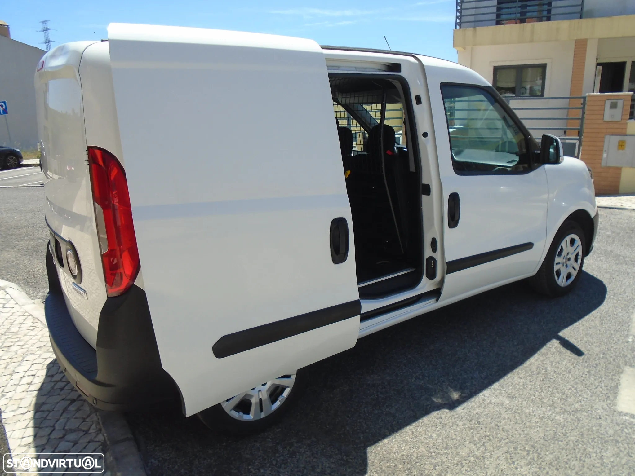 Fiat DOBLO 1.3 M-Jet 3 LUGARES 95 CV IVA DEDUTIVEL-NACIONAL - 6