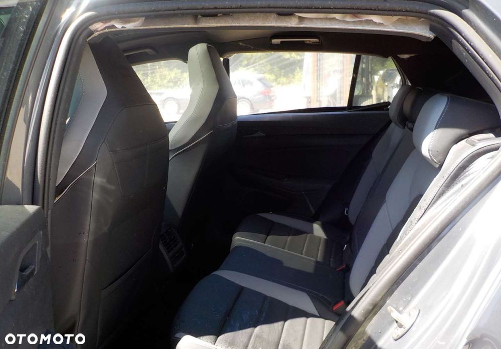 Volkswagen Golf - 28