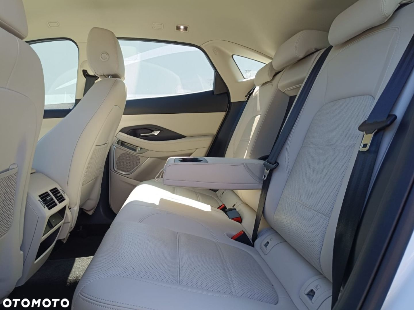 Jaguar E-Pace - 33