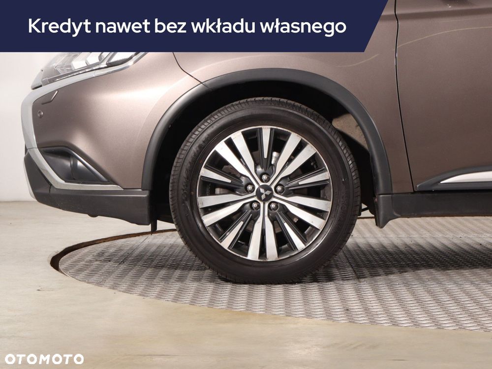 Mitsubishi Outlander - 15