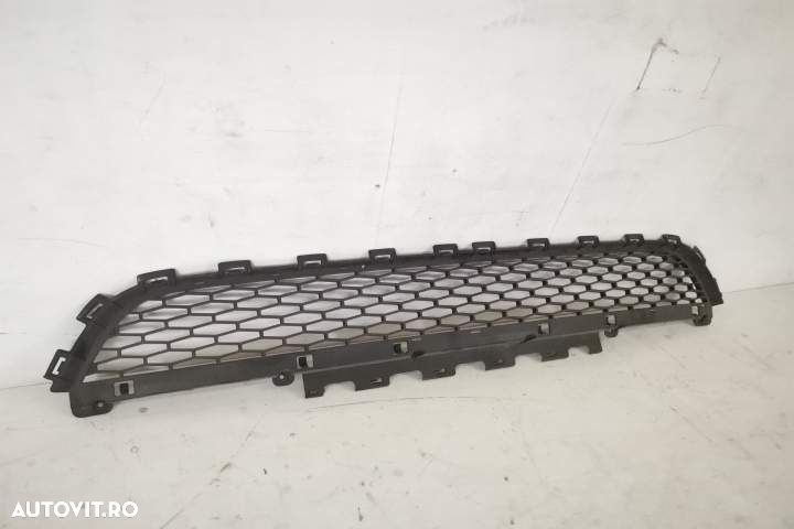 Grila centrala inferioara originala in stare buna  Land Rover  Discove - 2