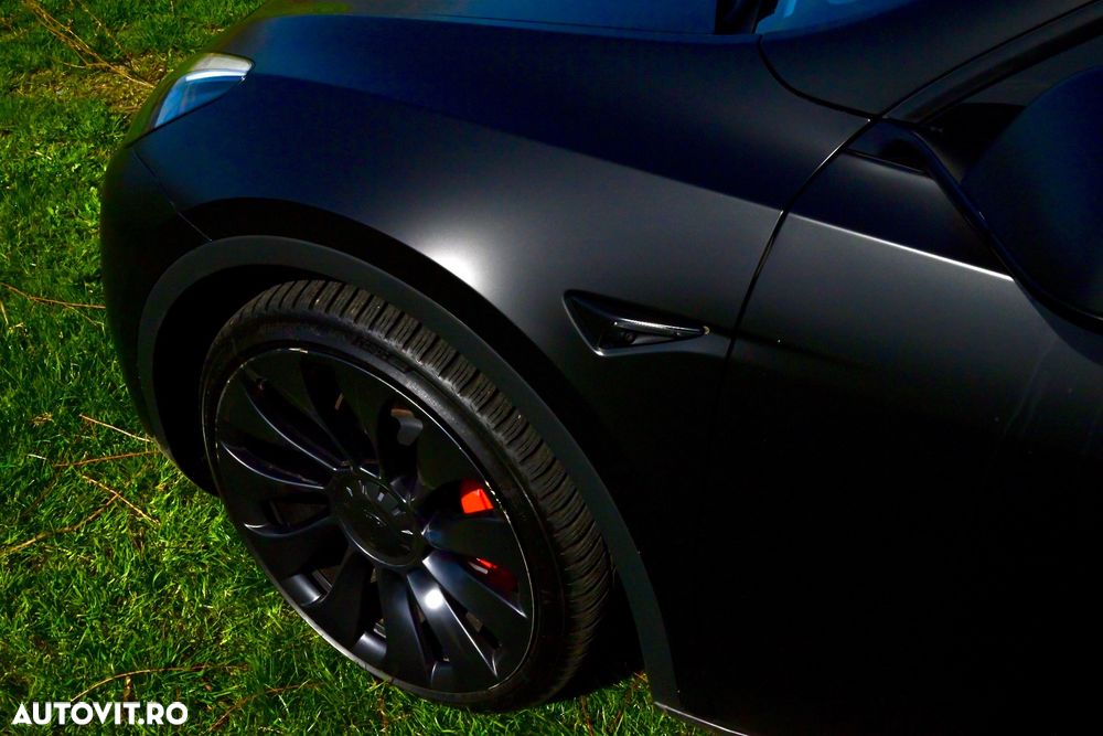 Tesla Model Y Performance - 8