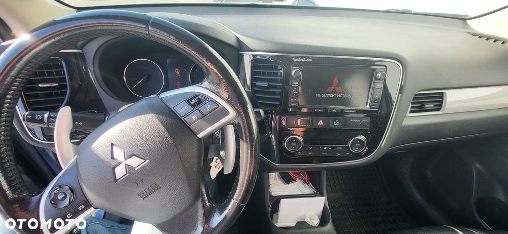 Mitsubishi Outlander Instyle NAVI + - 6