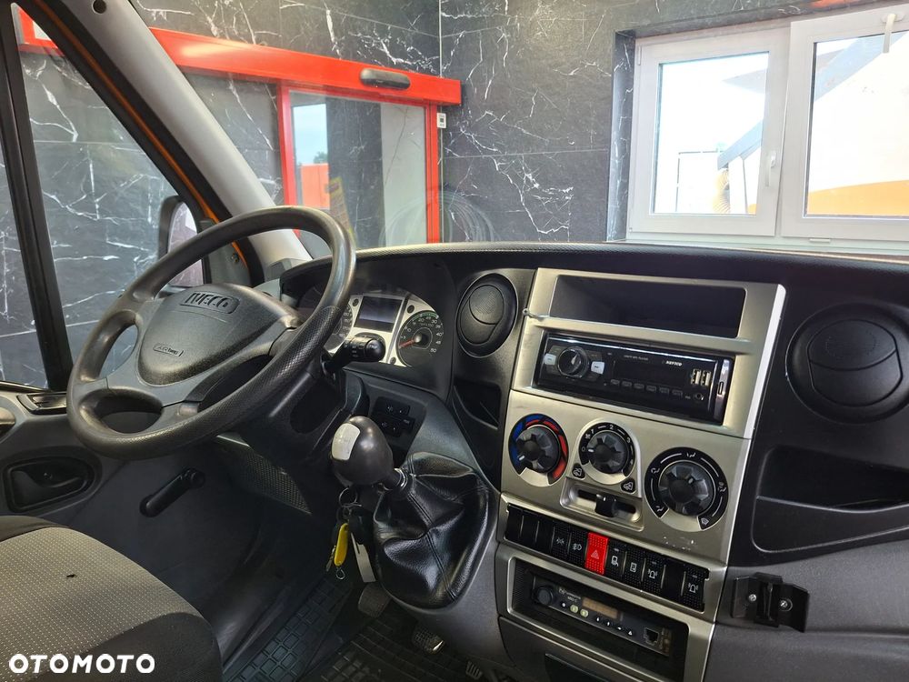 Iveco Daily 35S14 Doka Dubel Brygadówka Służba Drogowa Silnik 3.0 Pomarańczowy 6 Miejsc Hak Kamera Cofania Webasto Ogrzewanie Postojowe Plandeka Tablica Świetlna Światła Ostrzegawcze - 20