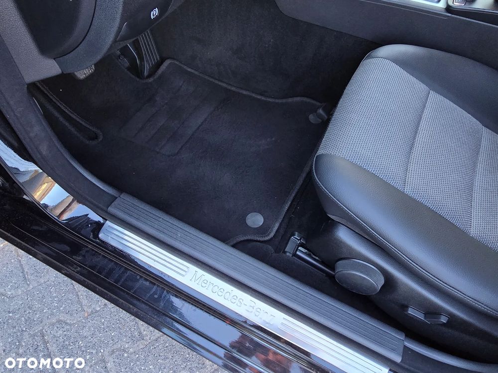 Mercedes-Benz Klasa C 180 BlueEFFICIENCY Avantgarde - 19