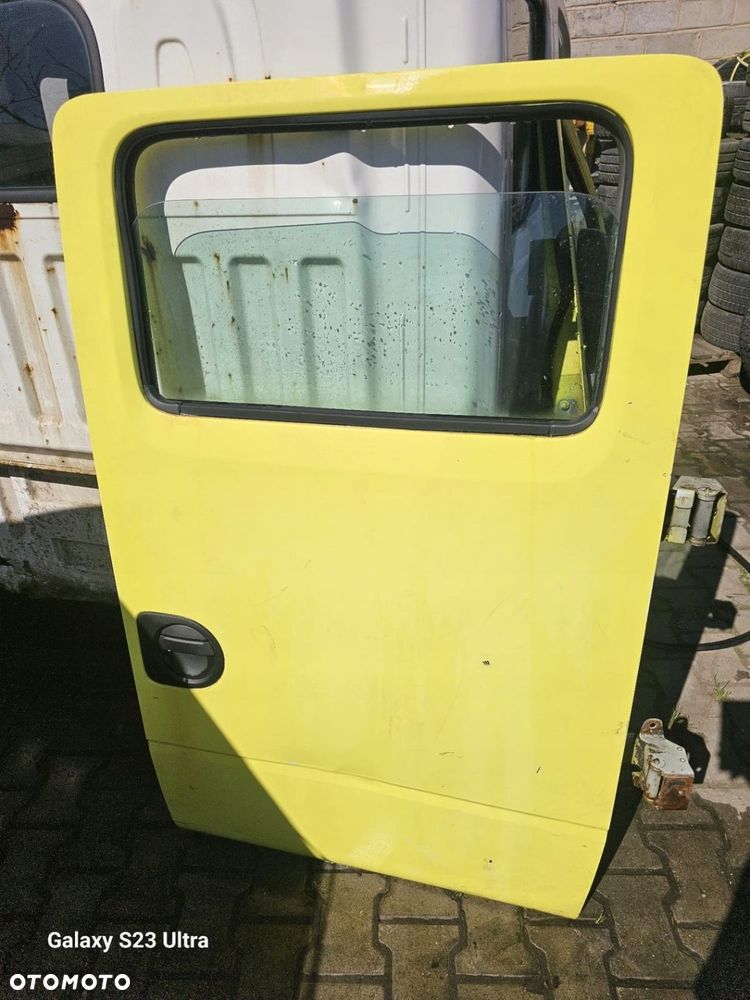 Drzwi prawy tył dubel kabina Maxity Cabstar 07-23r - 1