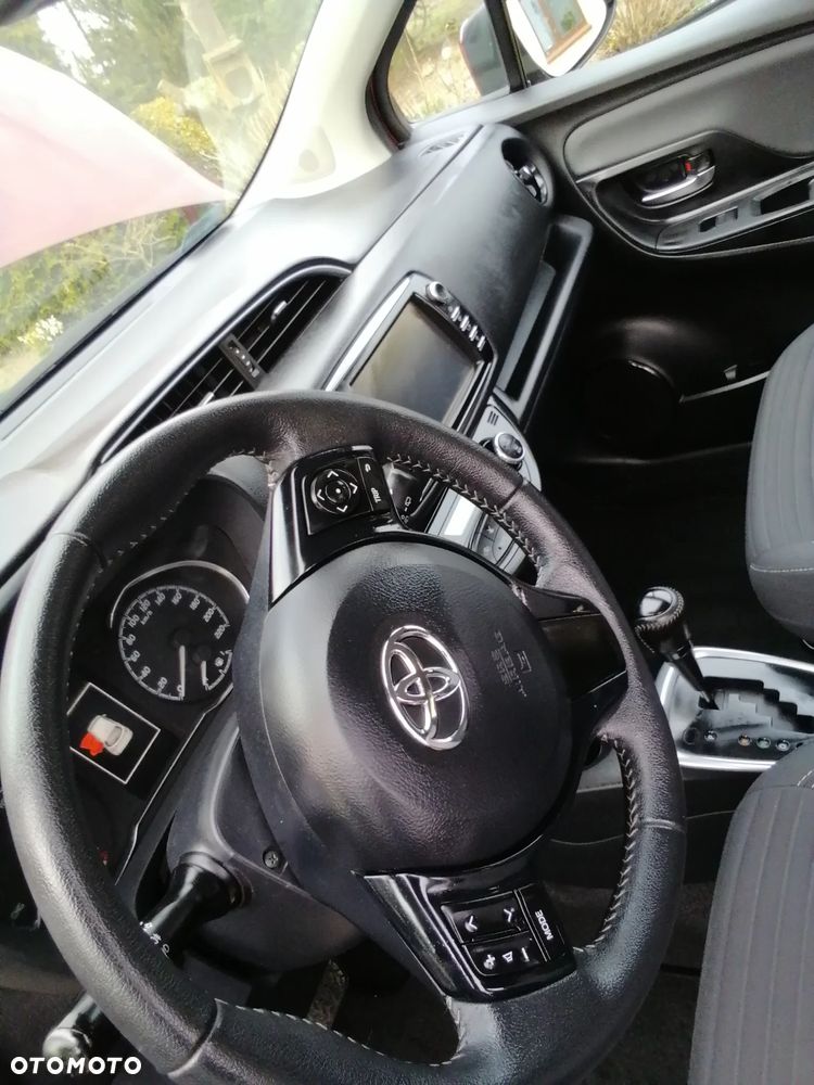 Toyota Yaris Hybrid 100 Premium - 5