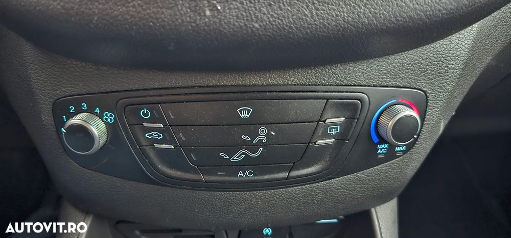 Ford Transit Courier - 10