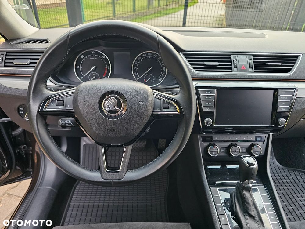 Skoda Superb 2.0 TDI DSG Premium Edition - 14