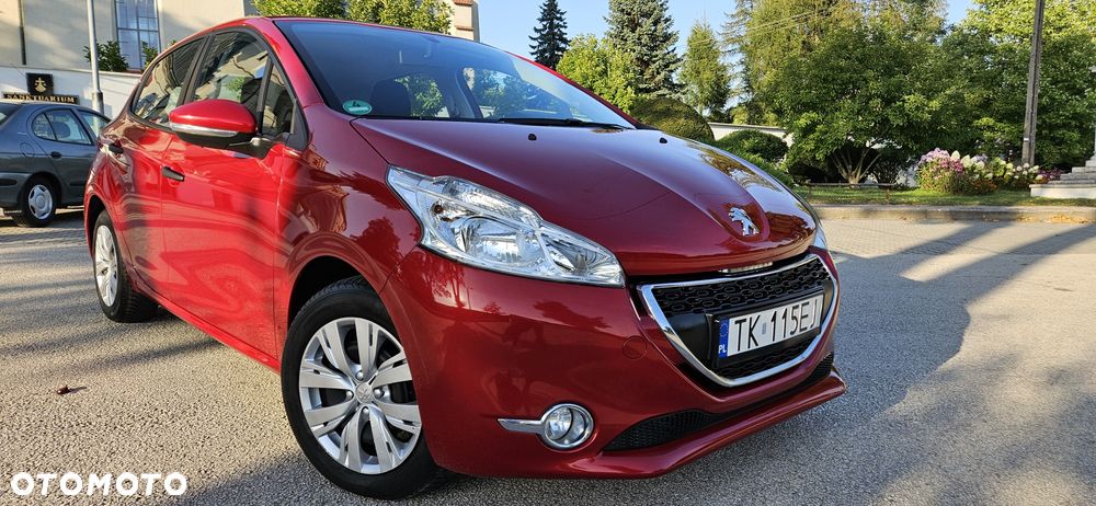 Peugeot 208 - 8