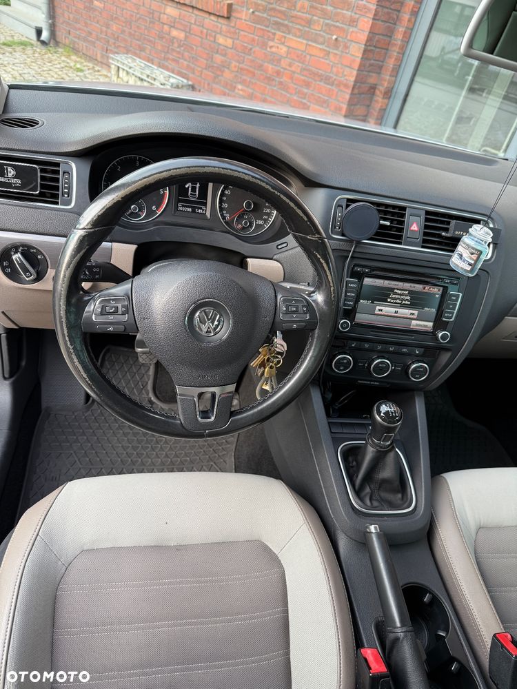 Volkswagen Jetta 2.0 TDI Comfortline - 13