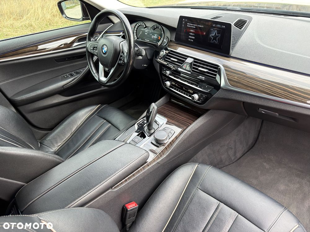 BMW Seria 5 530d xDrive Luxury Line - 31
