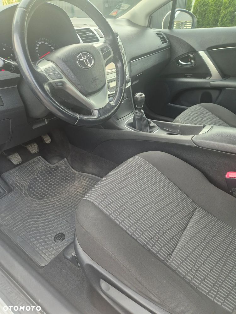 Toyota Avensis - 13