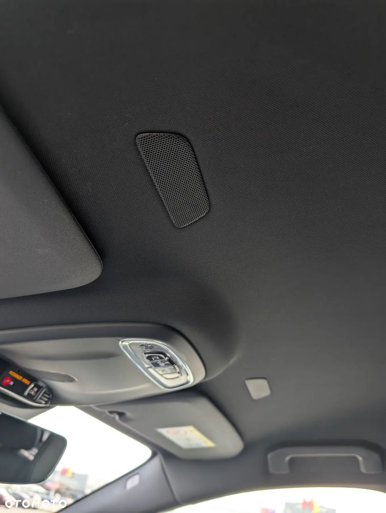 Volvo V60 B4 B R-Design - 34