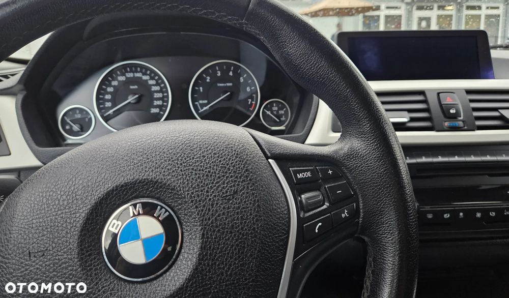 BMW Seria 3 320i xDrive - 7