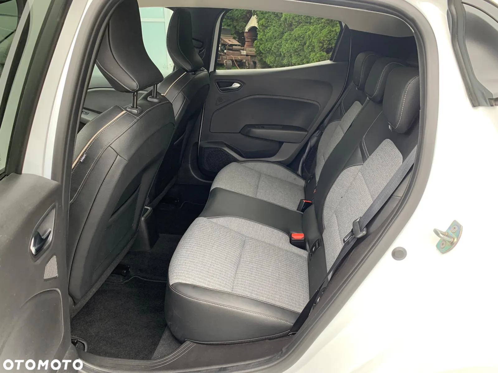 Renault Clio 1.6 E-TECH Techno - 11
