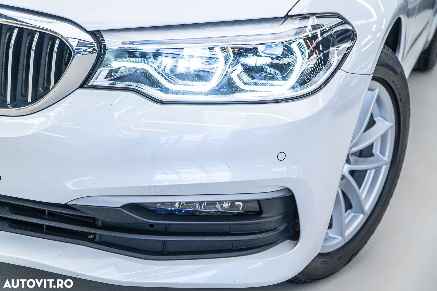 BMW Seria 5 520i Aut. Sport Line - 37