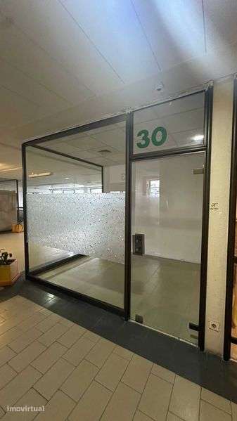 Lojas no Laranja Shopping Center - Grande imagem: 3/3